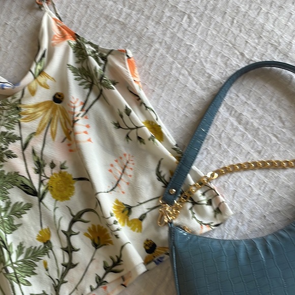 🌸 Floral cami tank top - super cute spaghetti strap🌸 - Picture 4 of 7